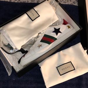 Gucci star detailed sneakers